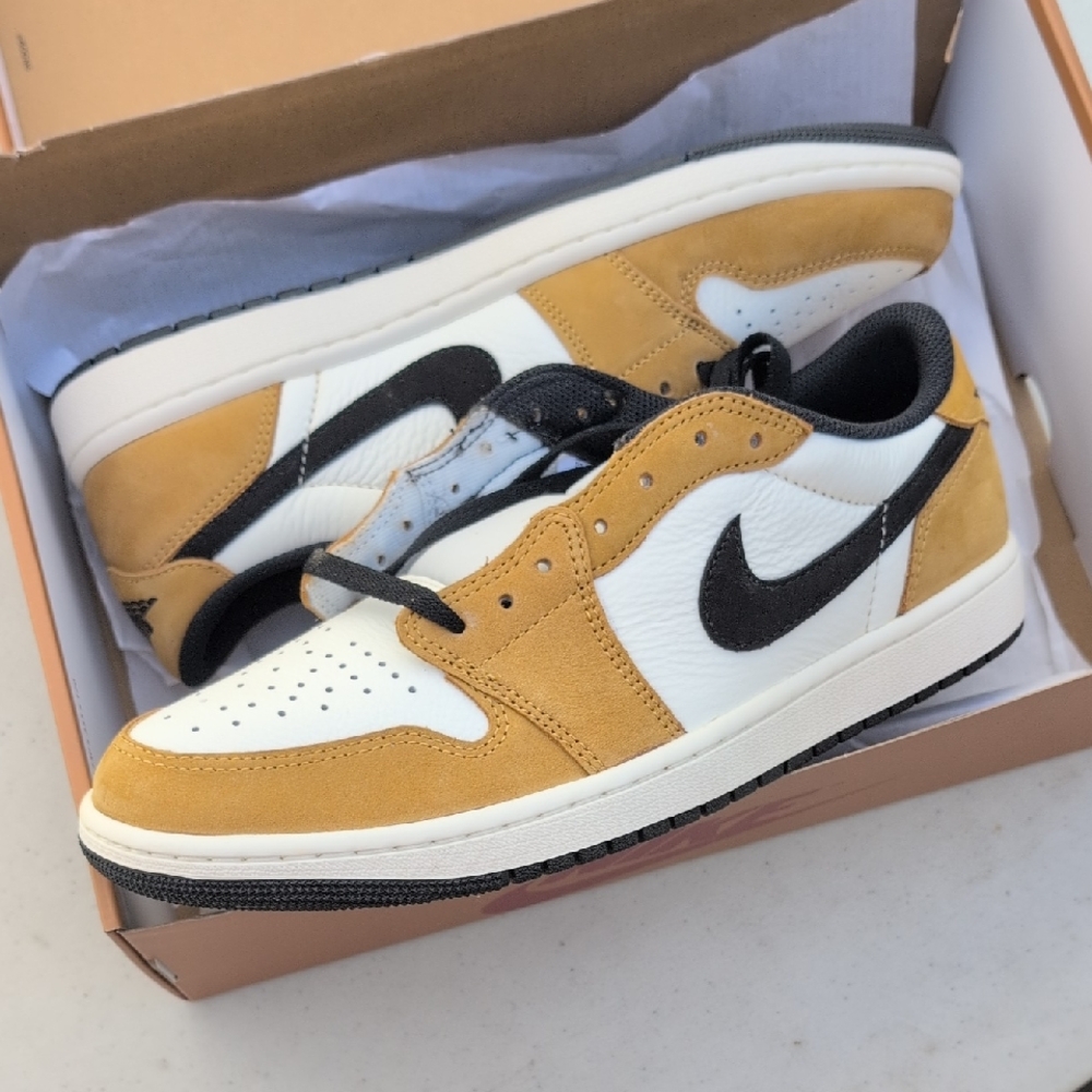 Jordan 1 Retro Low OG - Rookie Of The Year - Men's Size 10.5 ( CZ0790-107 )